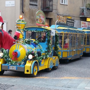 Domenica 17 dicembre Arriva Babbo Natale . Trenino e Animazione 